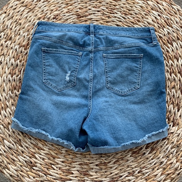 Torrid Button Fly Destructed Shorts sz16 - Picture 10 of 15